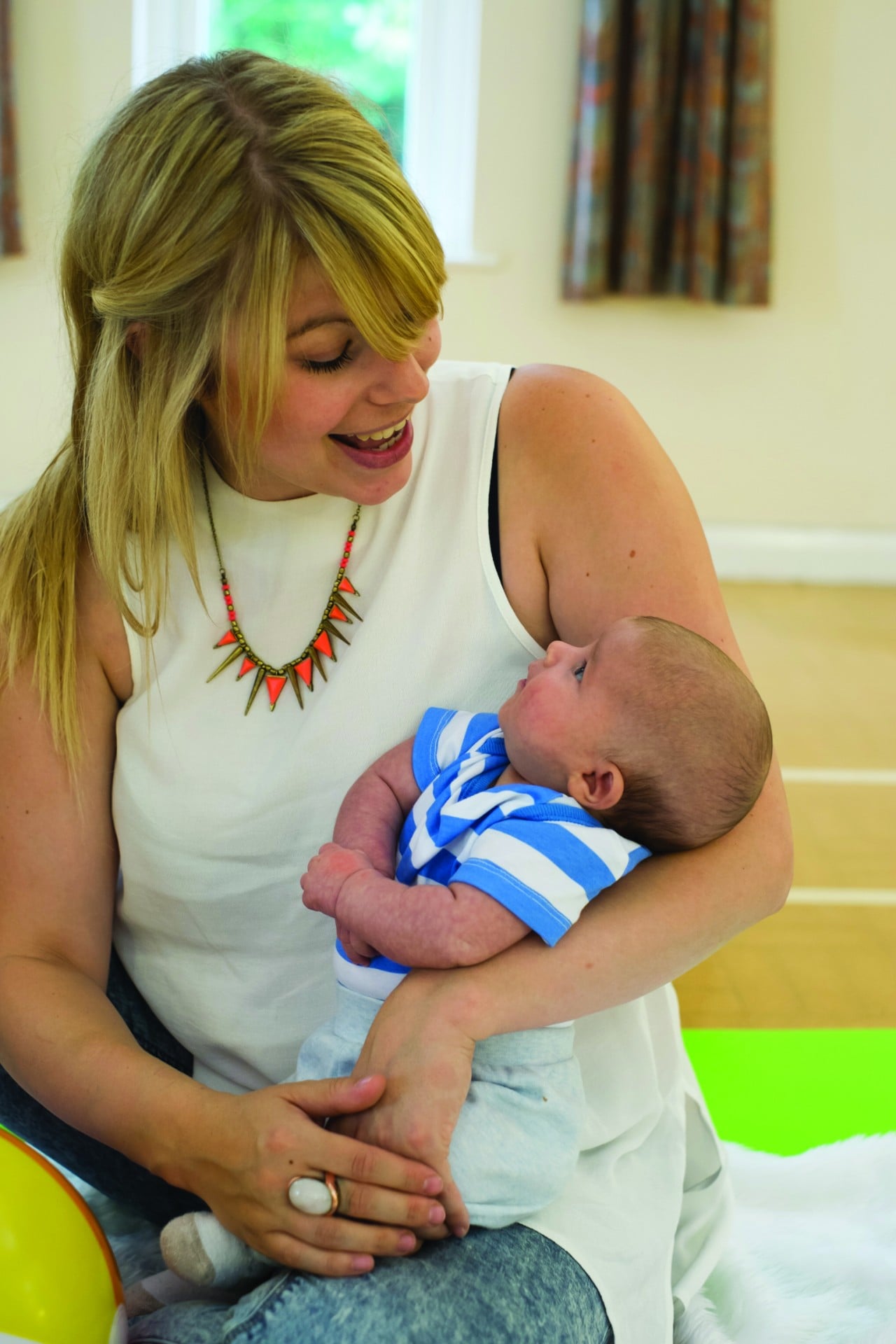 mum and baby at baby sensory class